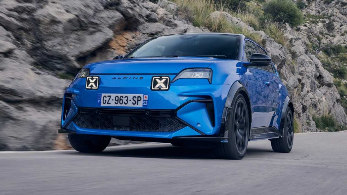 BMW iX1 xLine driving