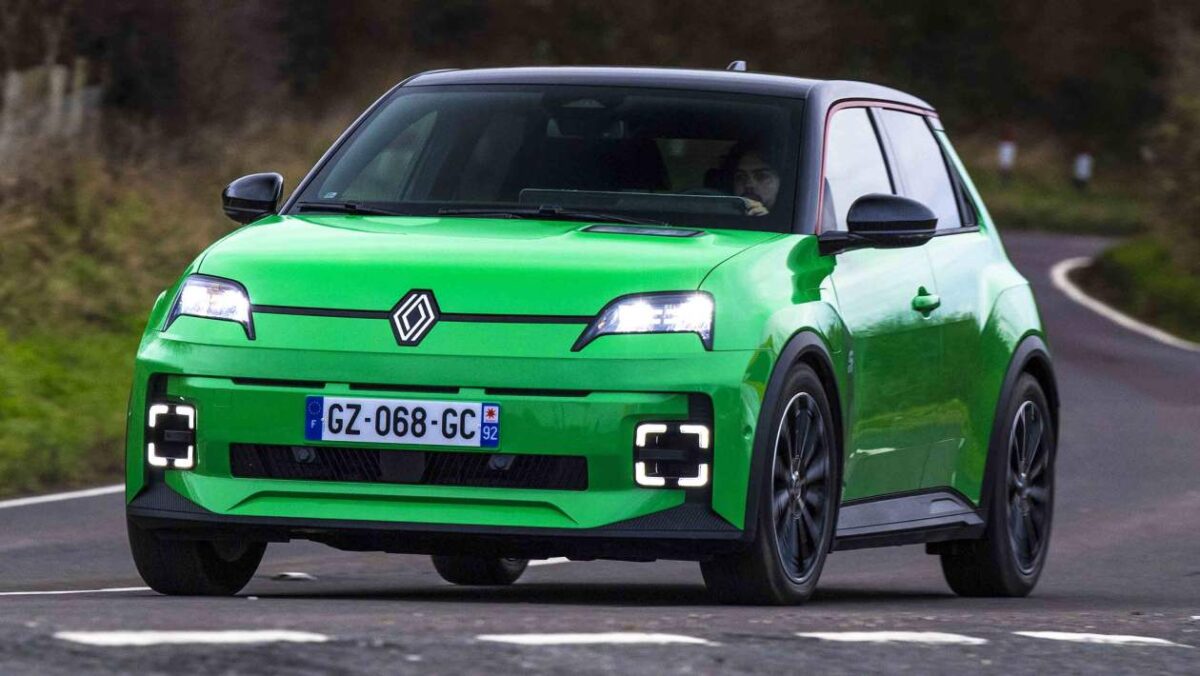 «Nous aurions dû relancer Renault 5 plus tôt», explique le patron du marketing de l'entreprise