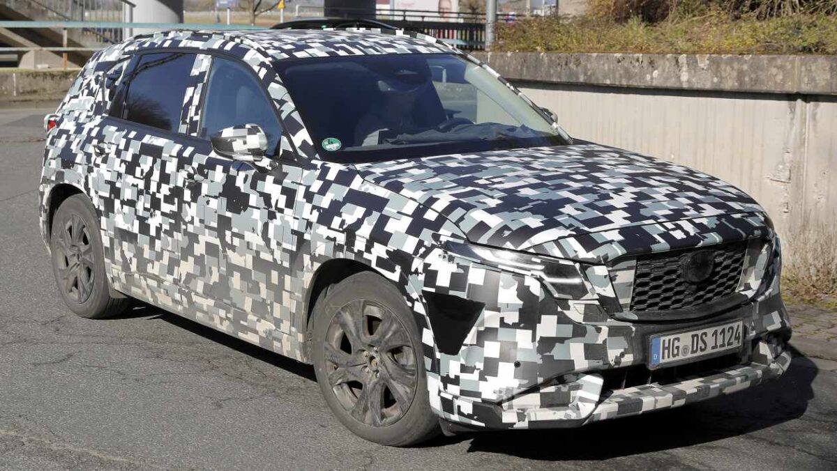 Nouveau essais tachetés électrifiés Mazda CX-5 sur la route
