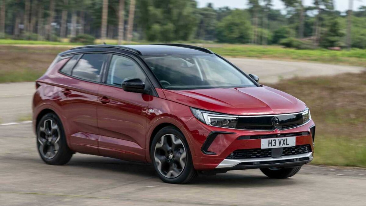 Affaire de la voiture du jour: haut de gamme Vauxhall Grand-terre ultime pour seulement 165 £ par mois