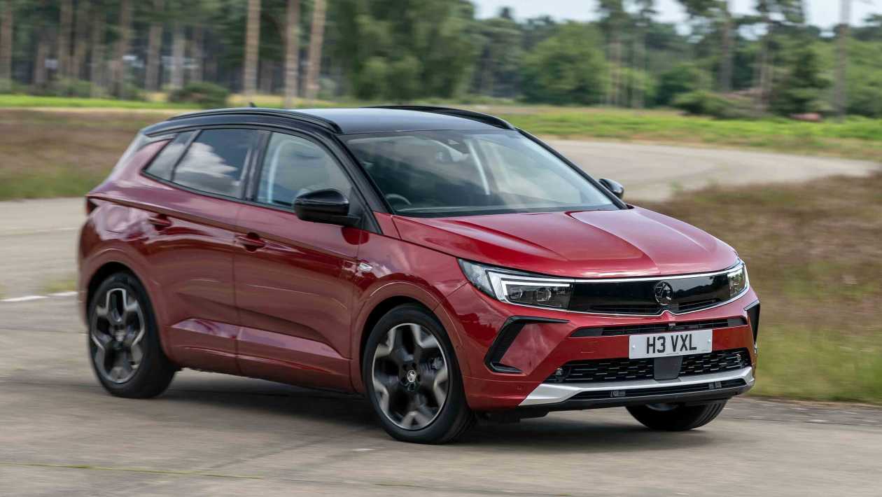 Affaire de la voiture du jour: haut de gamme Vauxhall Grand-terre ultime pour seulement 165 £ par mois