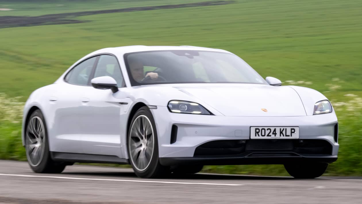 L'énorme batterie de 105 kWh de Porsche Taycan est désormais standard sur la gamme
