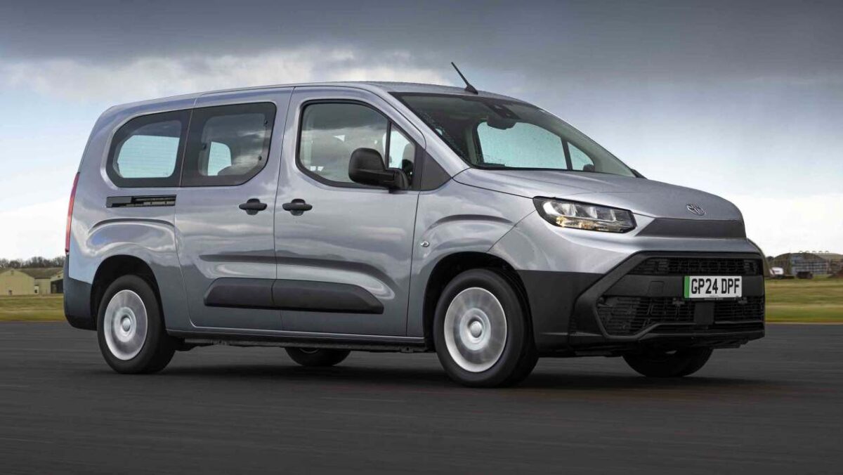 Toyota Proace City Verso - front cornering