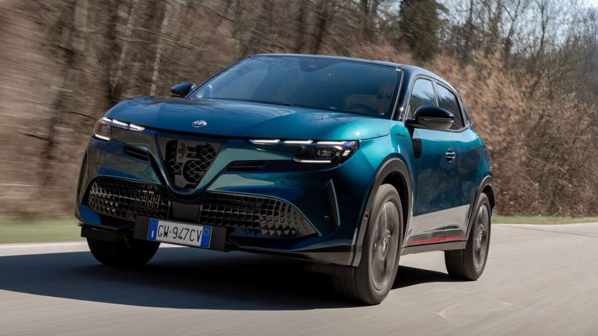 Nouveau Alfa Romeo Junior Ibrida en vente maintenant: le SUV hybride flamboyant est inférieur à 28 000 £