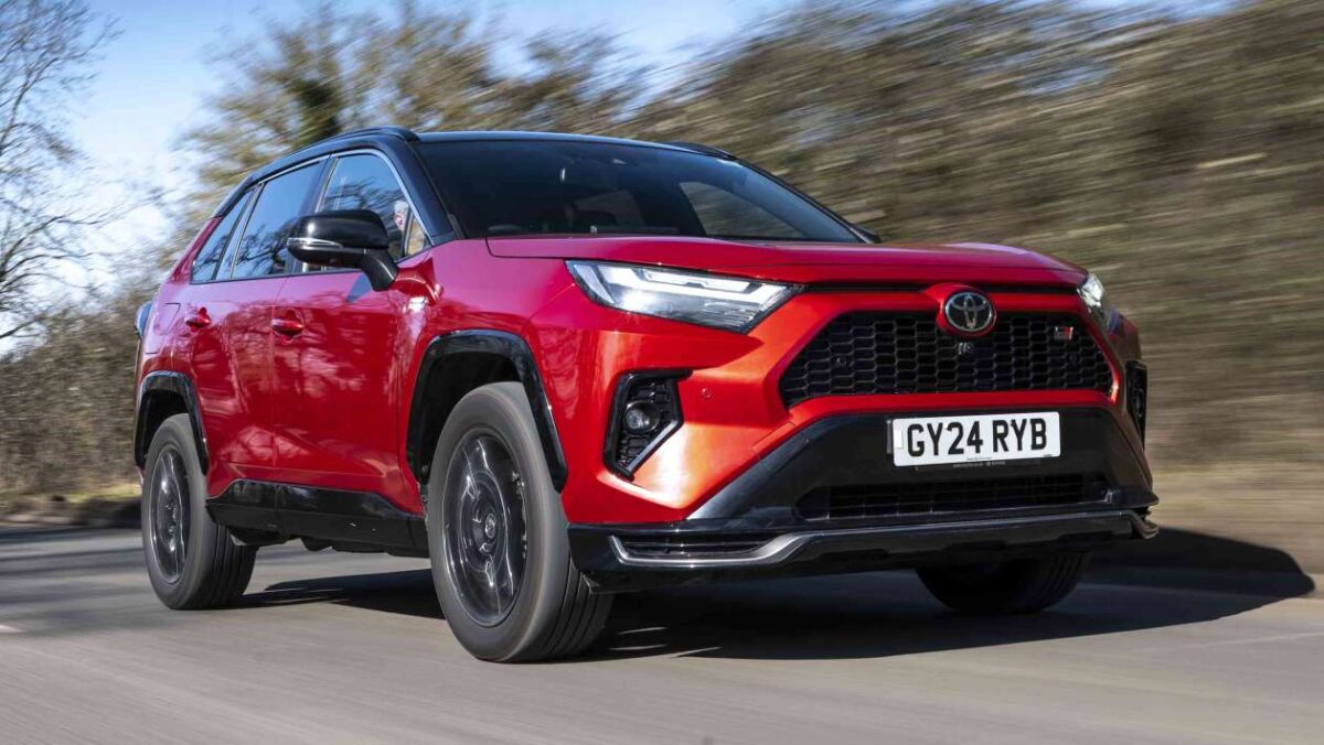 Toyota RAV4 - front, full width