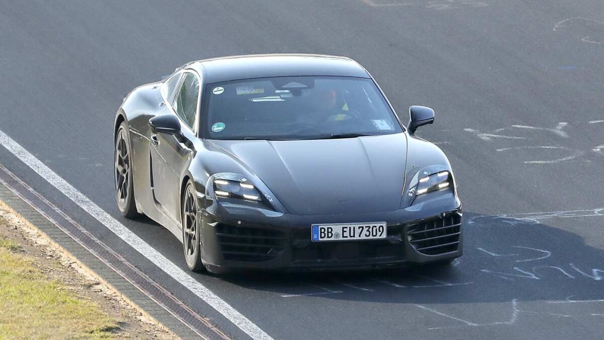 Les tests Porsche Cayman EV deviennent sérieux au Nurburgring