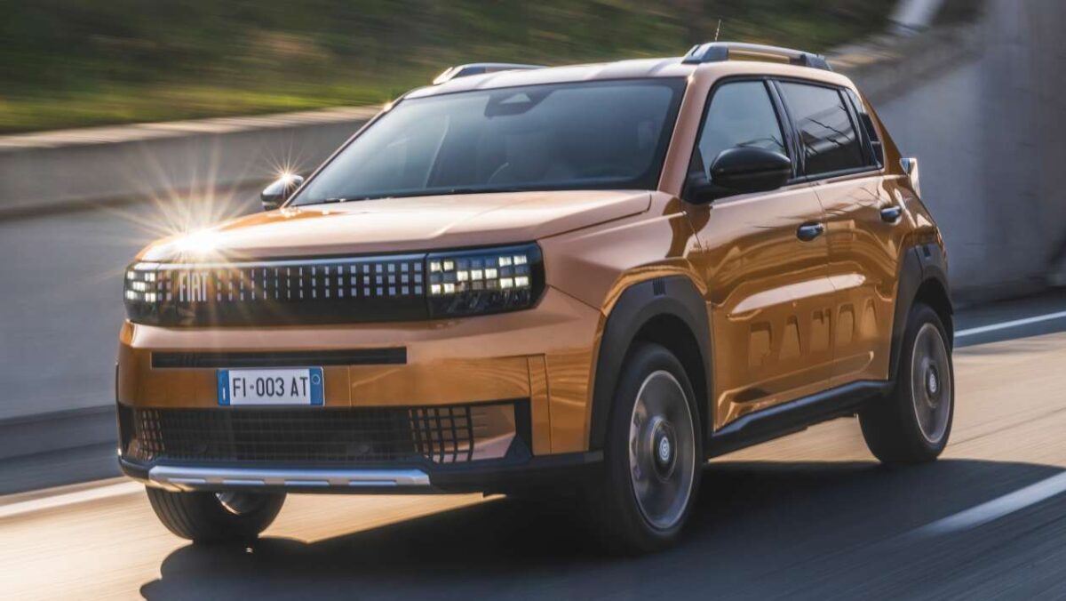 Renault 5 - front full width