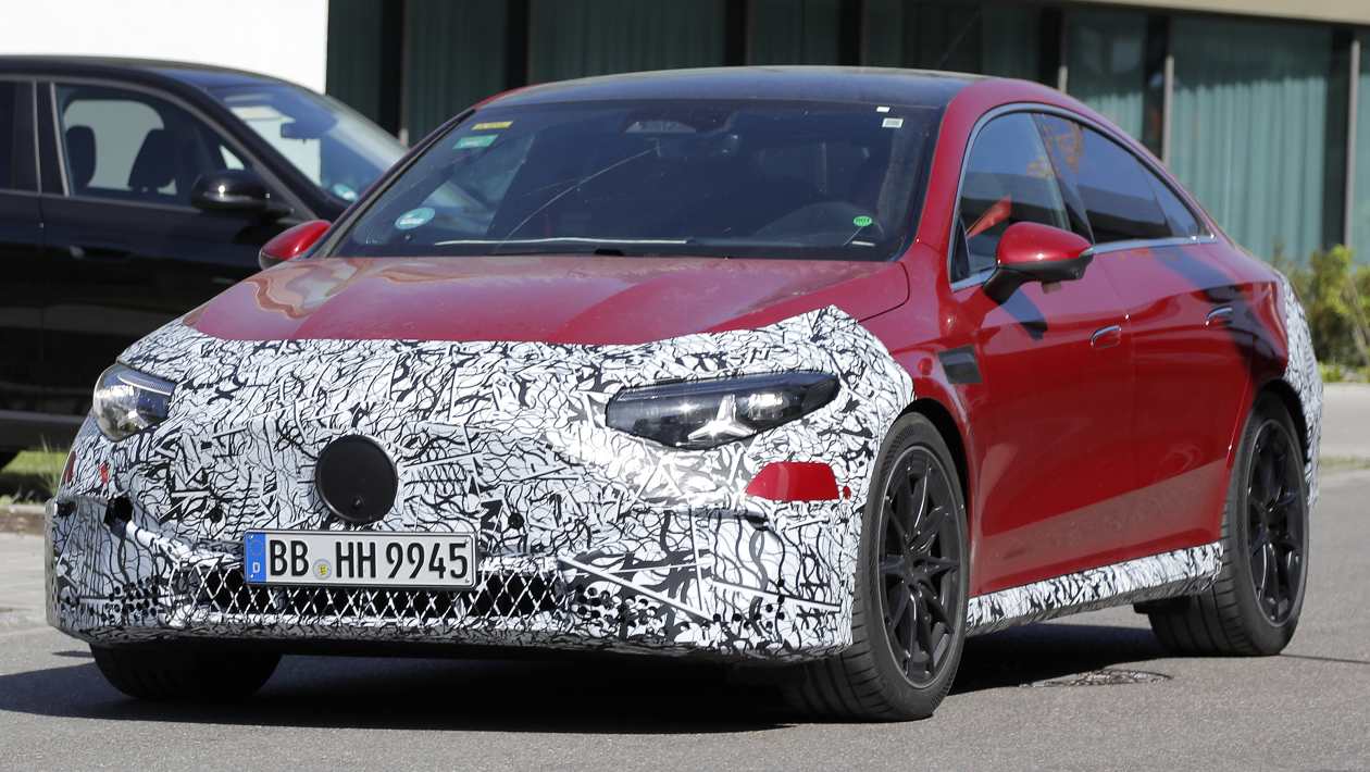 Mercedes-AMG CLA EV pris en action alors que Sleek Electric Saloon se prépare pour le lancement