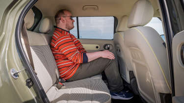 Ellis Hyde était assis dans l'inster Hyundai