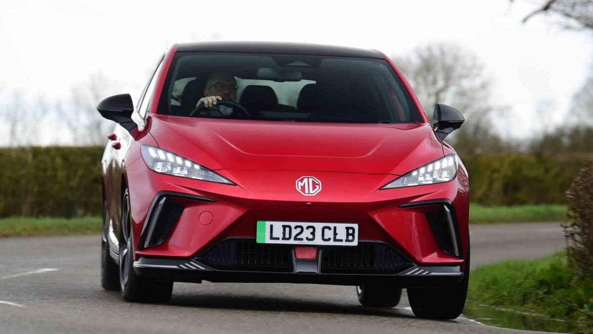 Affaire de la voiture du jour: la trappe MG4 à la vente forte peut être la vôtre pour seulement 213 £ par mois