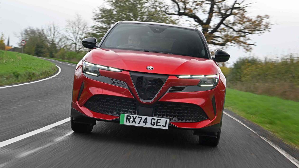 Affaire de la voiture du jour: chaude et épicée Alfa Romeo Junior Veloce pour seulement 290 £ par mois