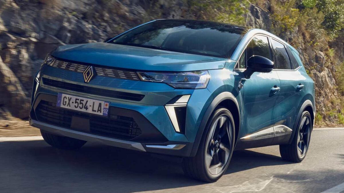 La nouvelle Renault Symbioz d'entrée de gamme est de 3 000 £ moins cher qu'une Nissan Qashqai