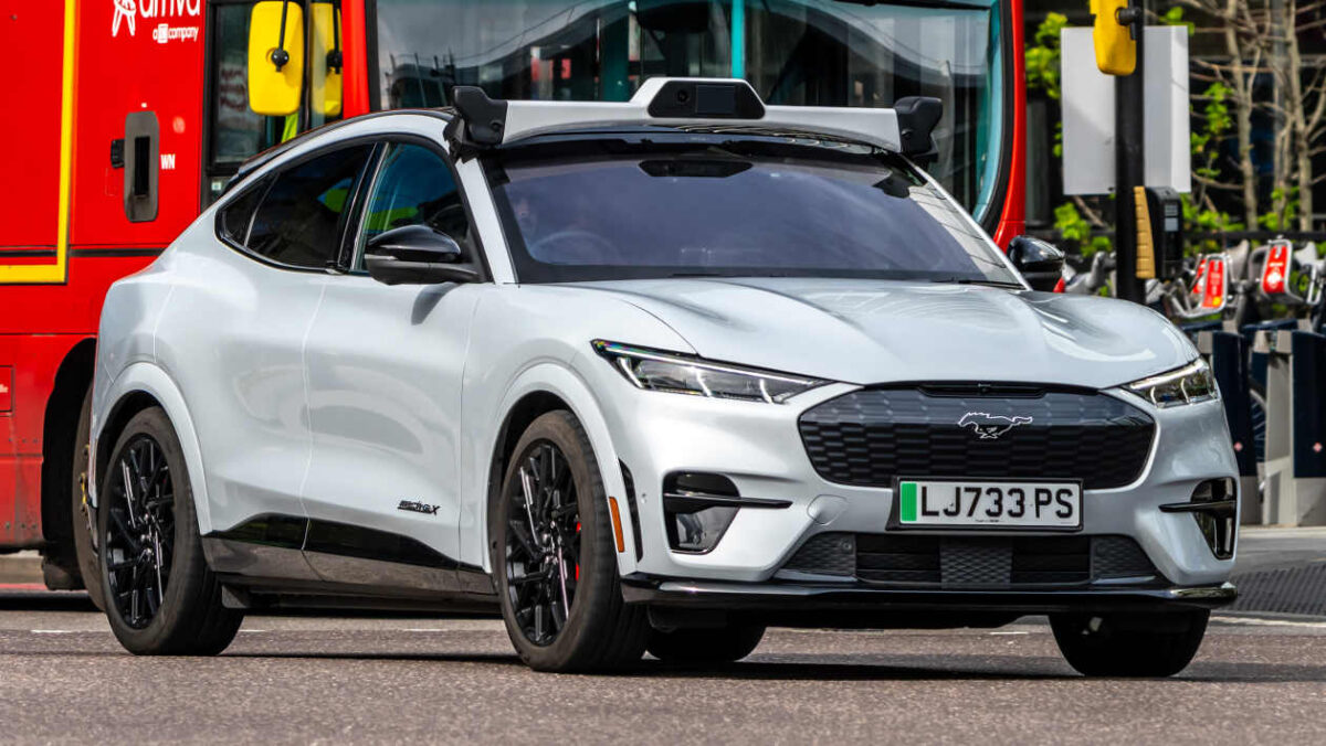 Checkmate, Tesla Cybercab! Uber aux taxis sans conducteur à Londres