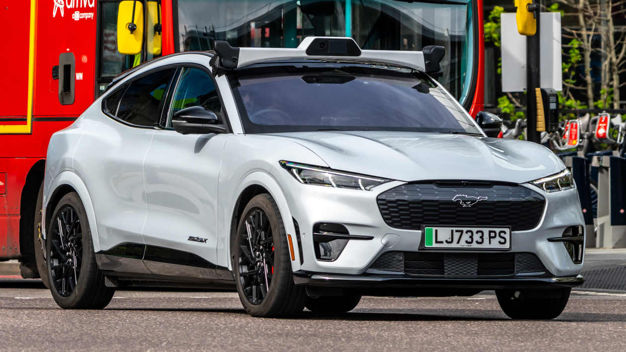 Checkmate, Tesla Cybercab! Uber aux taxis sans conducteur à Londres