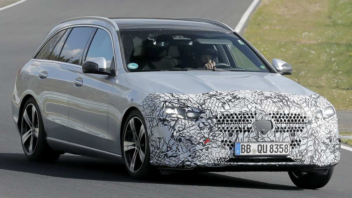 Les nouvelles mises à jour de la Classe C Mercedes visent à le dépasser avant la série BMW 3 et Audi A5