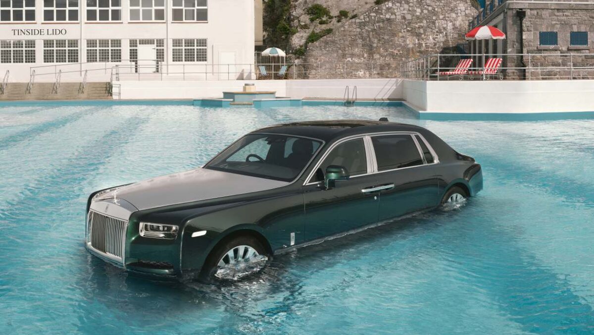 Rock 'n' Rolls-Royce Phantom: La cascade de la piscine de Who's a recréé pour le 100e anniversaire de Luxury Saloon