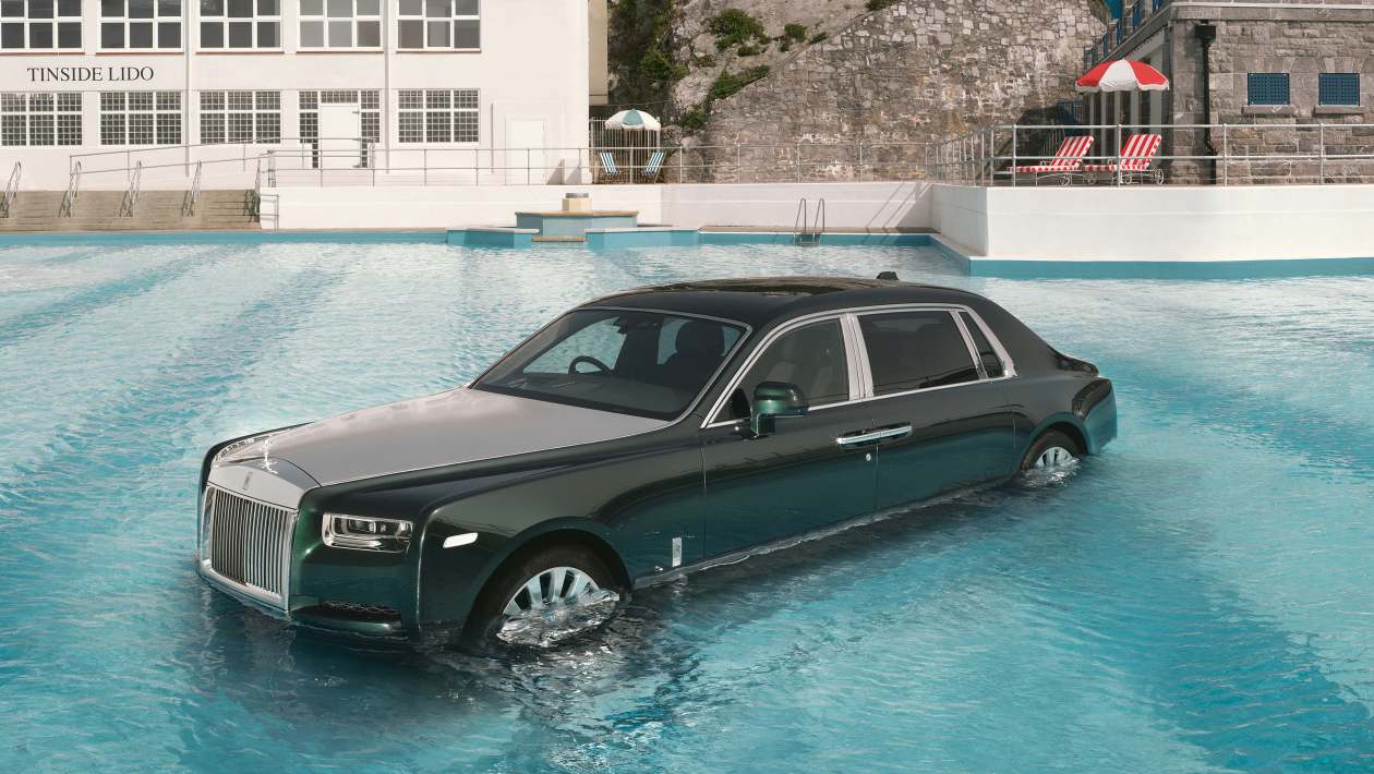 Rock 'n' Rolls-Royce Phantom: La cascade de la piscine de Who's a recréé pour le 100e anniversaire de Luxury Saloon