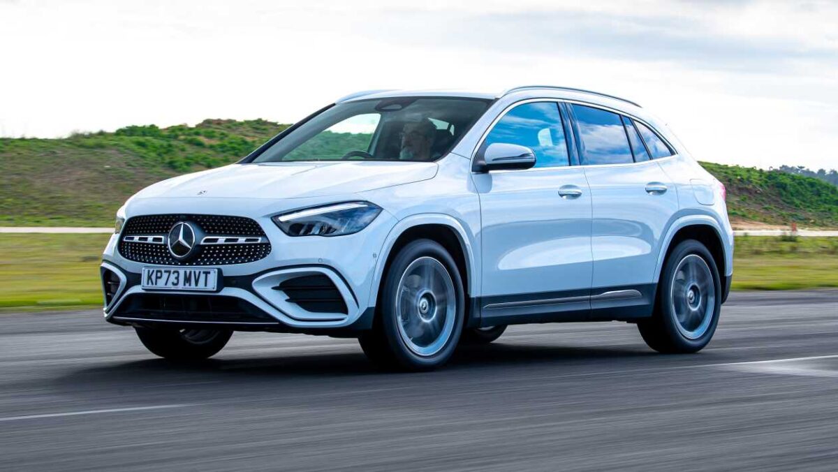 Mercedes GLA and Alfa Romeo Tonale - front tracking