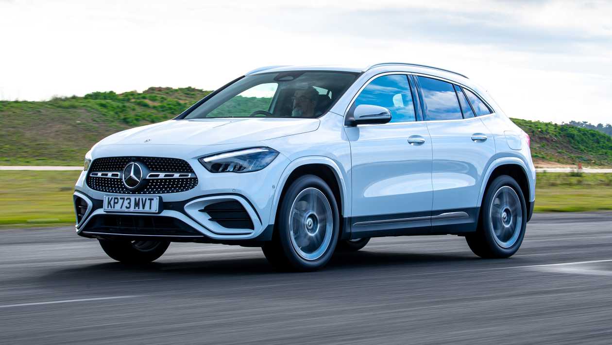 Mercedes GLA and Alfa Romeo Tonale - front tracking