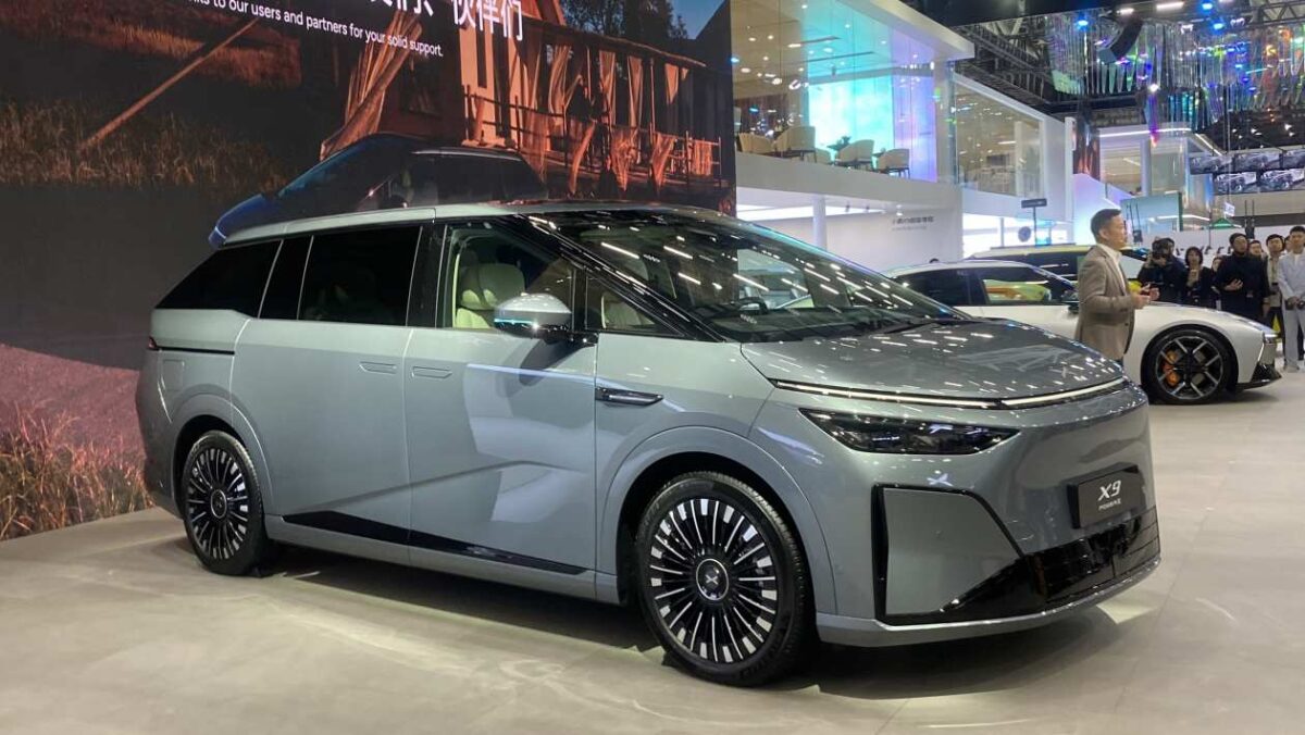 XPeng Aero HT - front angled of car and flying module