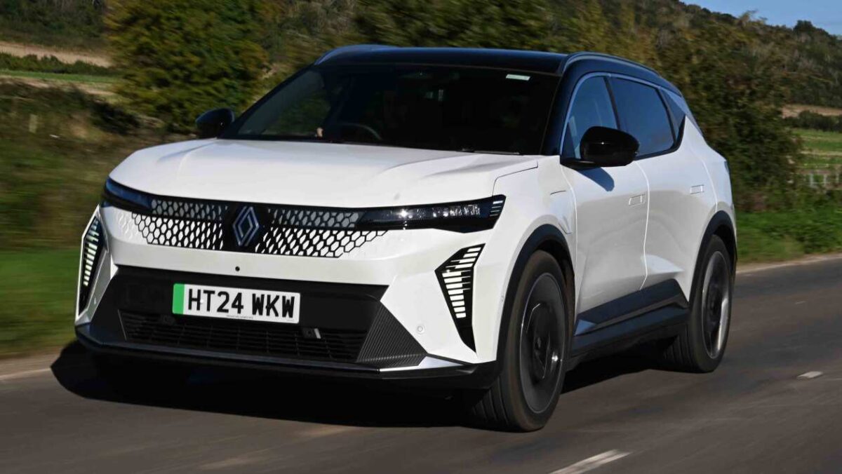 Renault Scenic - front cornering