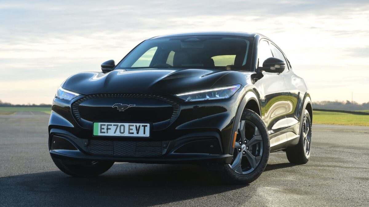 Volkswagen Taigo - front action