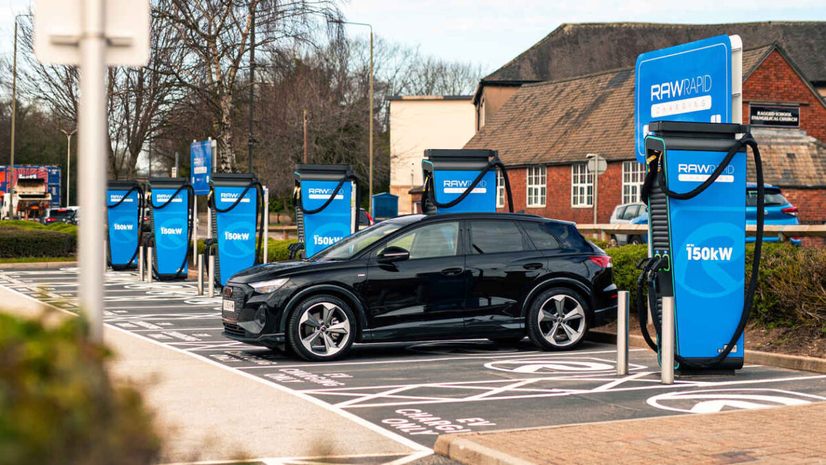 Le Royaume-Uni reçoit 1 000 nouveaux chargeurs de voiture électrique avec un investissement de plusieurs millions de livres sterling