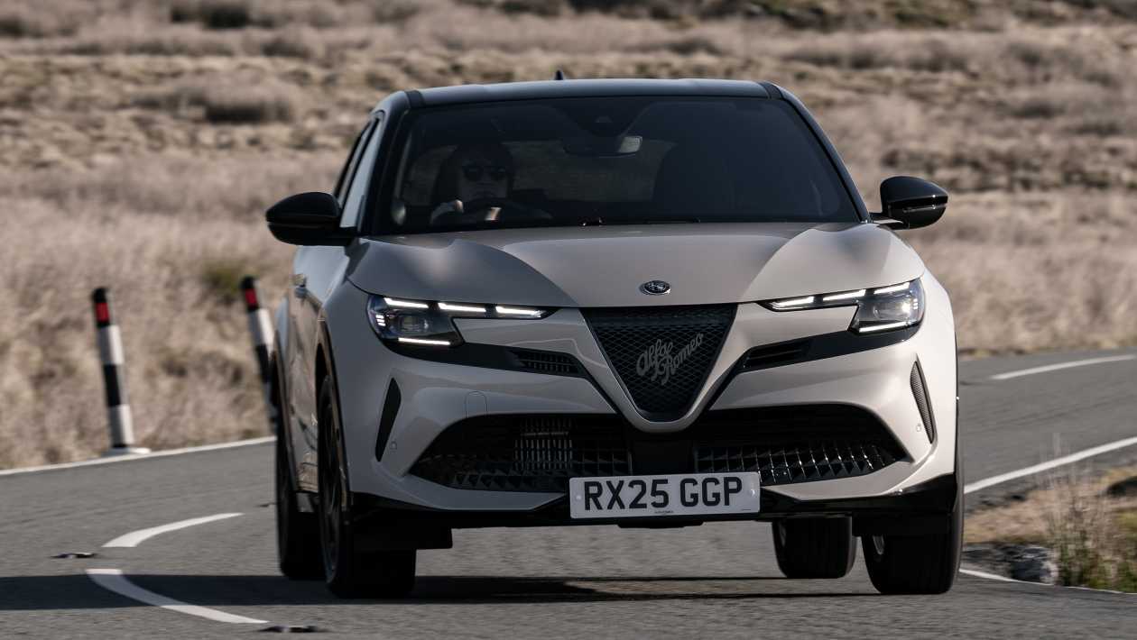 Offre automobile du jour : Alfa Romeo Junior Ibrida offre style et efficacité pour 225 £ par mois