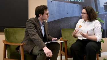 Tom avec le Dr Cara Tredget, vice-présidente de la mobilité et de la technologie des lubrifiants