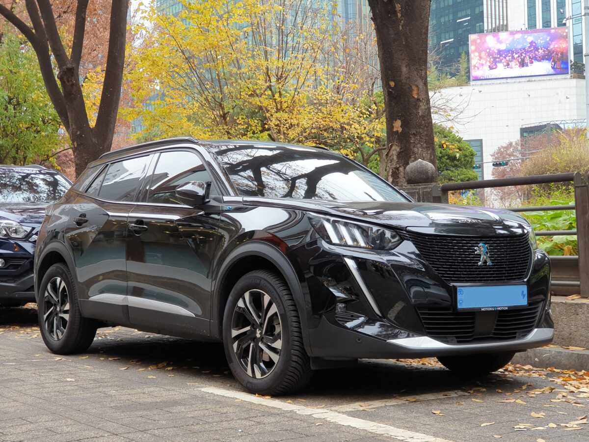 Tout savoir sur le Peugeot e-2008 : versions, prix et autonomie