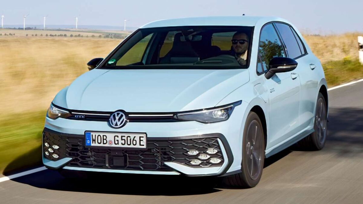 Mazda 3 front corner tracking