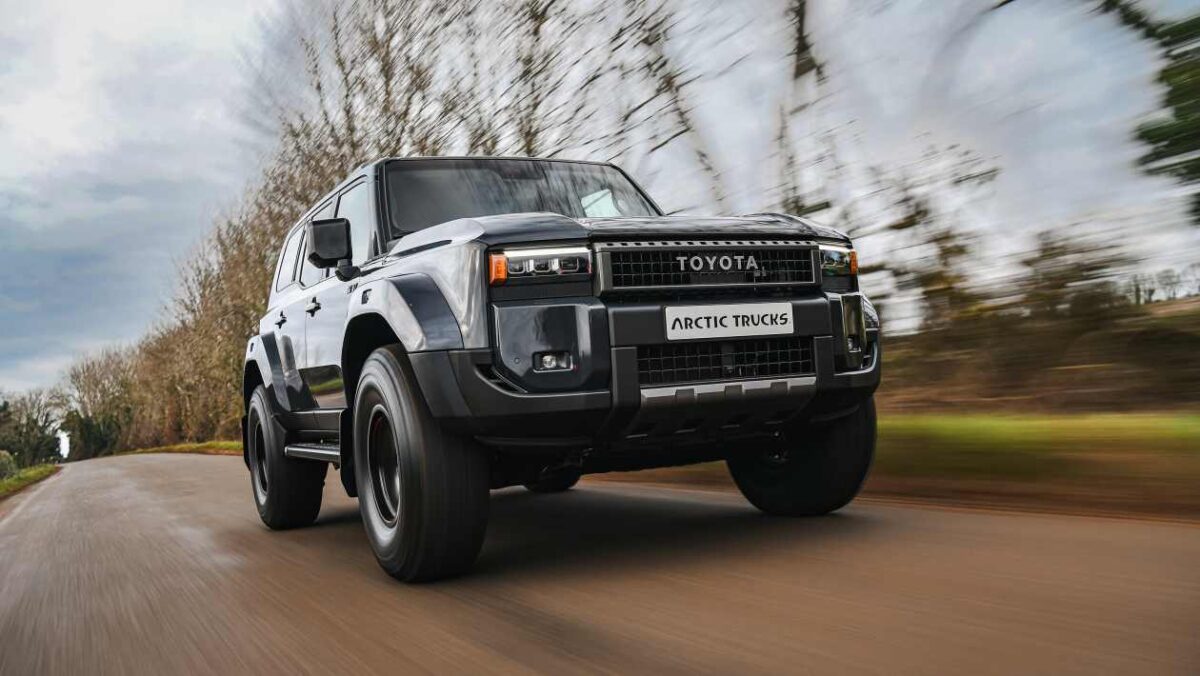 Toyota Land Cruiser and Ineos Grenadier - front tracking