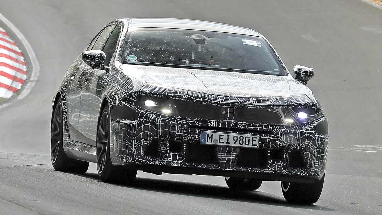 BMW M5 Neue Klasse Tester se réchauffe au Nurburgring