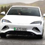 BYD bat Tesla alors que les ventes mondiales de la marque EV d'Elon Musk chutent