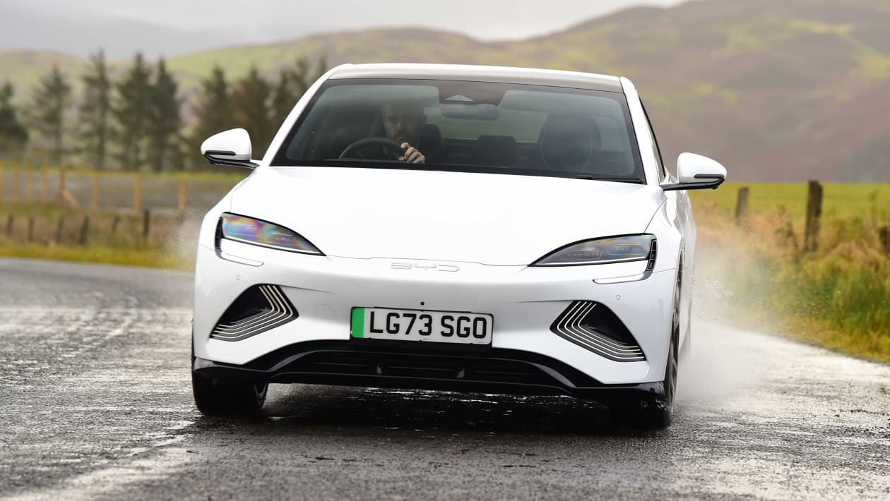 BYD bat Tesla alors que les ventes mondiales de la marque EV d'Elon Musk chutent