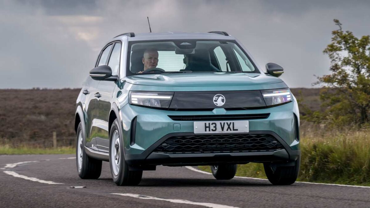 Couleurs de voiture préférées du Royaume-Uni 2025 : le vert monte en flèche mais il reste toujours gris