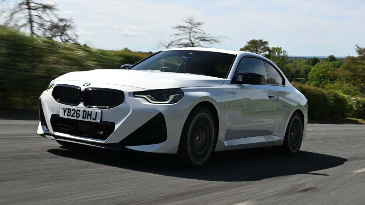 Essai de la nouvelle BMW M240i 2026 : toujours aussi engageante, même avec une motorisation hybride