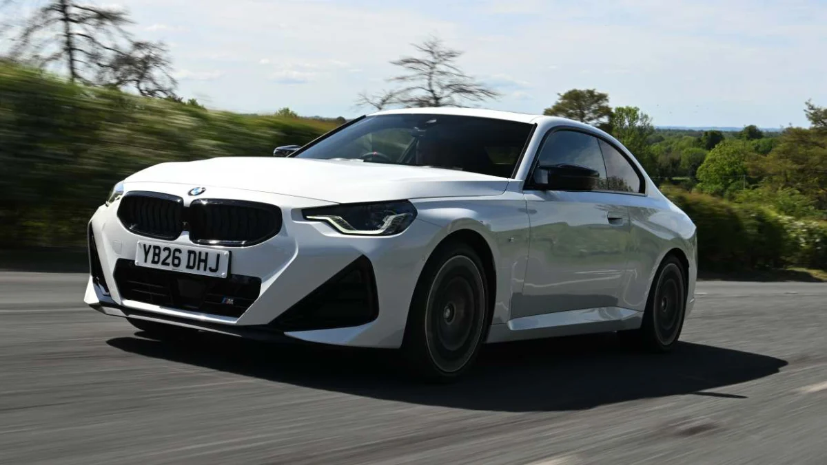 Essai de la nouvelle BMW M240i 2026 : toujours aussi engageante, même avec une motorisation hybride
