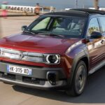Essai de la nouvelle Renault 4 Plein Sud : un véhicule électrique unique à toit souple est aussi français que possible