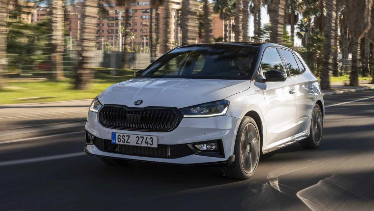 Essai de la nouvelle Skoda Fabia 130 2026 : une trappe chaleureuse et sympathique, mais ce n'est pas du vRS