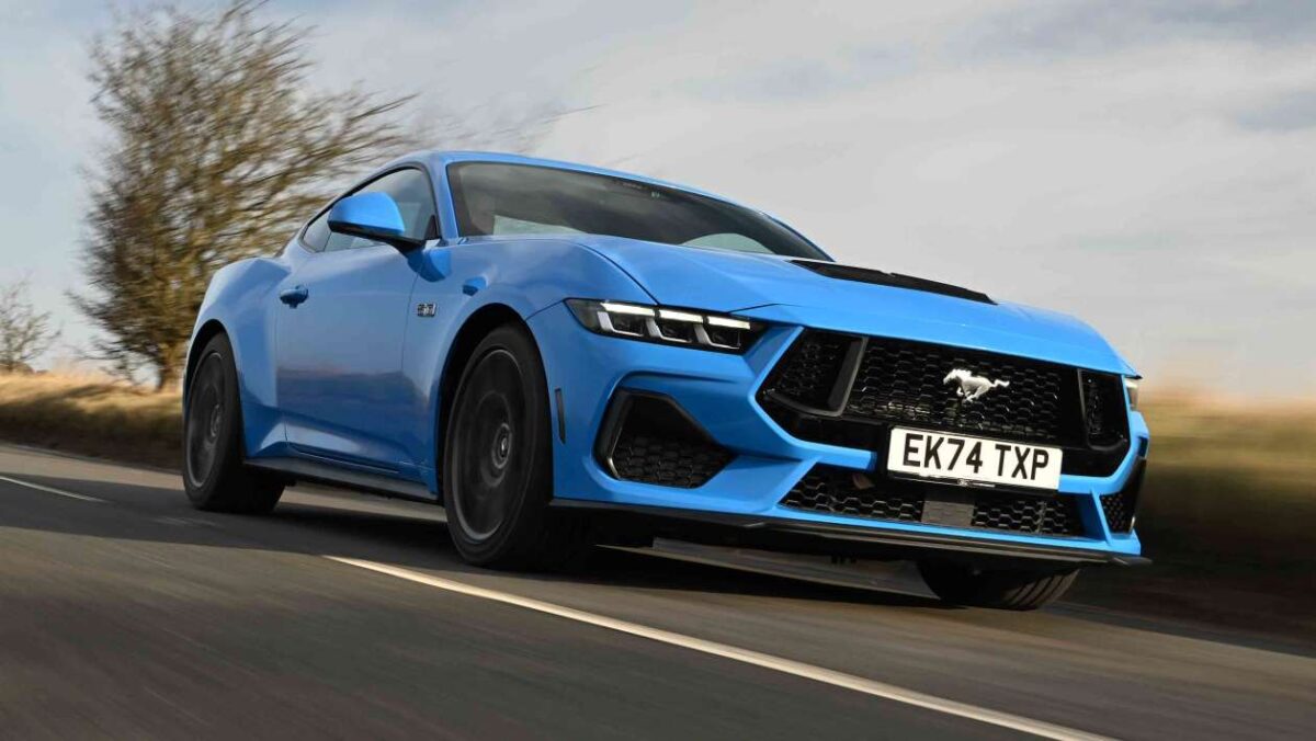 2025 Shelby GT350 - front 3/4 dynamic