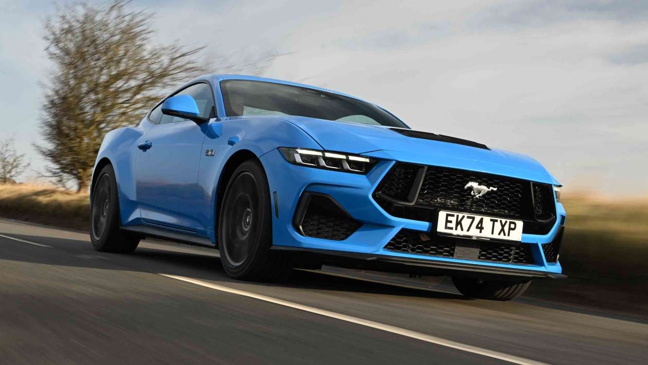 2025 Shelby GT350 - front 3/4 dynamic