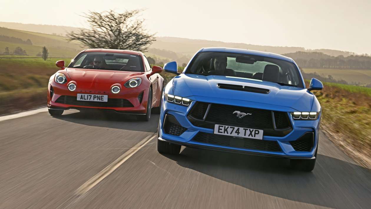 Ford Mustang vs Alpine A110: Deux grands sportifs très différents sont en tête-à-tête