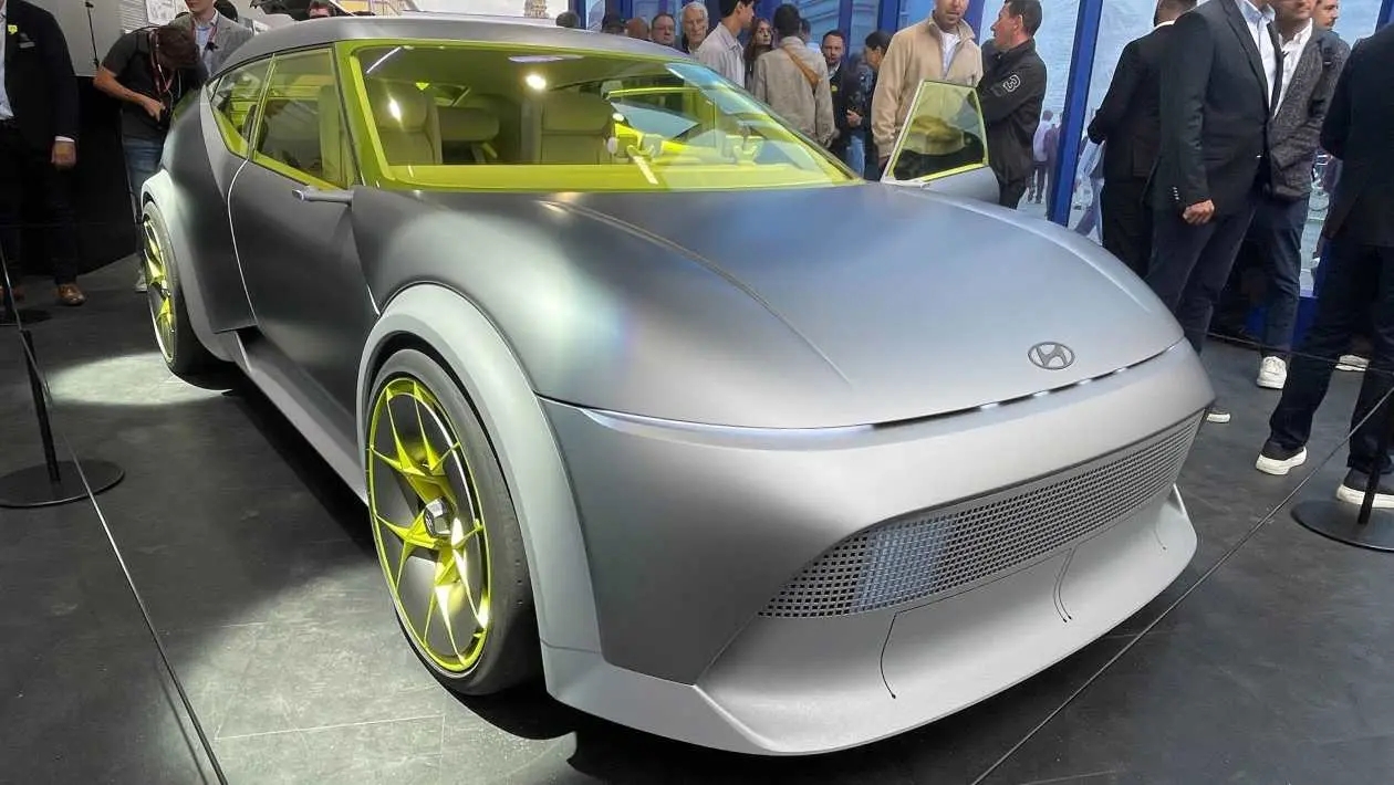 Hyundai Concept scandaleux Three laisse une grosse teinte sur la future trappe Ioniq 3 à Munich