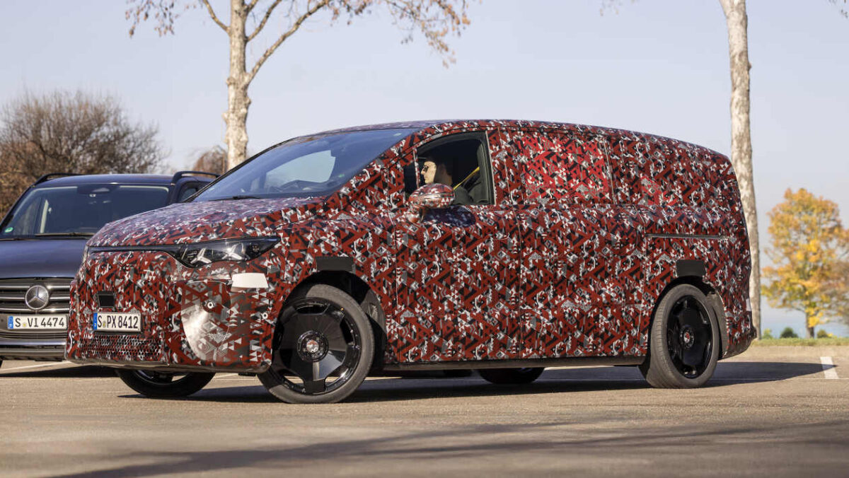 La Mercedes VLE révolutionnaire est une salle de réunion mobile de 110 000 £ qui se gare toute seule