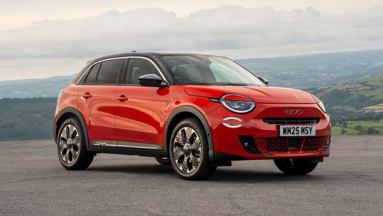 La nouvelle Fiat 600 manuelle réduit son homologue EV de 3 000 £