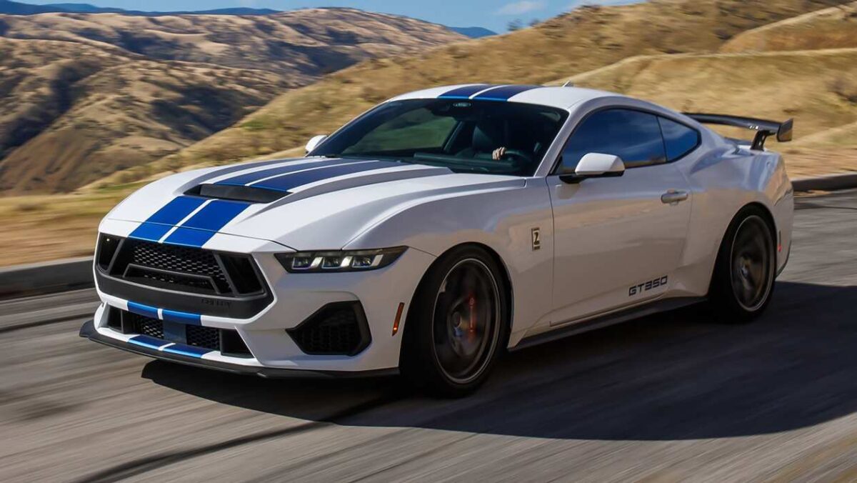 La nouvelle Ford Mustang Shelby GT350 reste à l'ancienne avec un V8 suralimenté de 799 ch et une boîte manuelle à six vitesses.