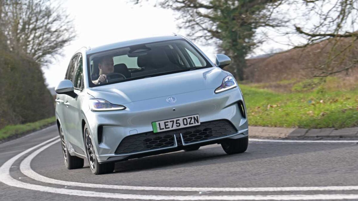 La nouvelle MG4 Urban sera le premier véhicule électrique du Royaume-Uni doté de batteries semi-solides