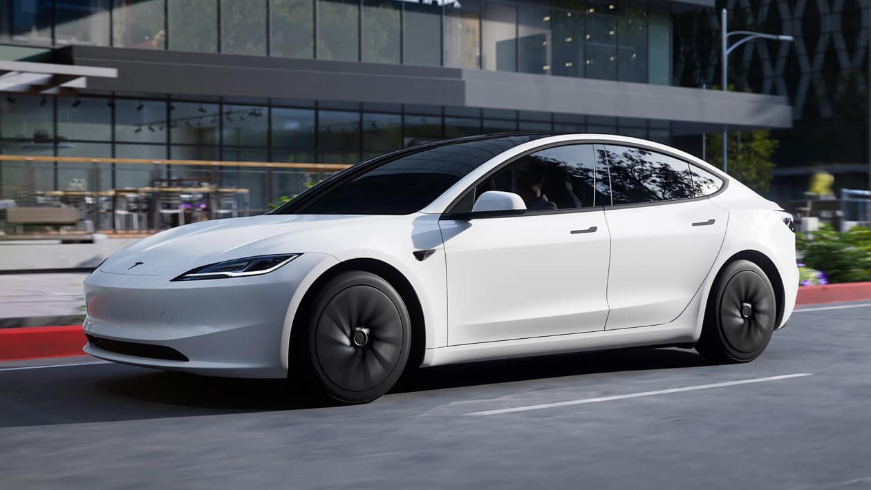 La nouvelle norme Tesla Model 3 arrive alors que les véhicules électriques populaires subissent une baisse de prix massive