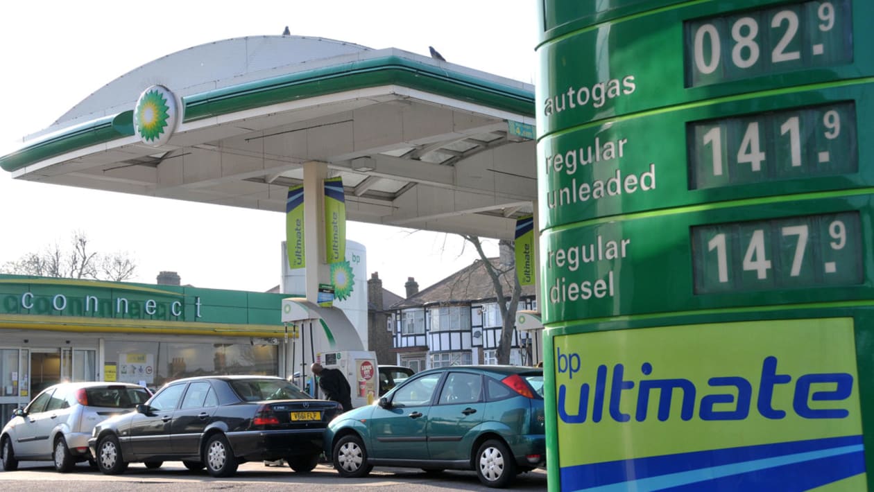 L’augmentation des taxes sur les carburants est « à l’étude » alors que la pression à la hausse sur les prix de l’essence s’accentue